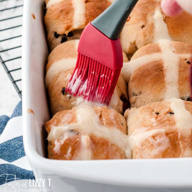 glaze on hot cross buns