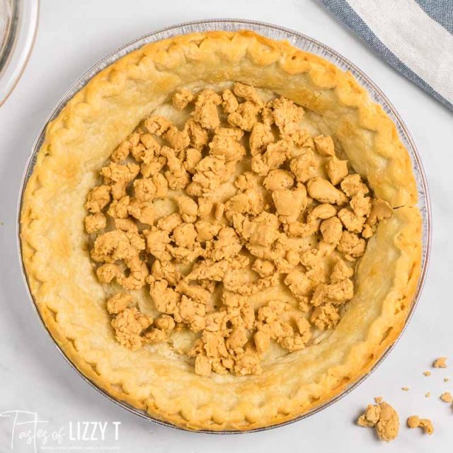 peanut butter crumble in pie shell