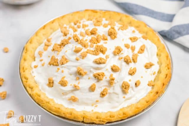peanut butter pudding pie with peanut butter crumbles