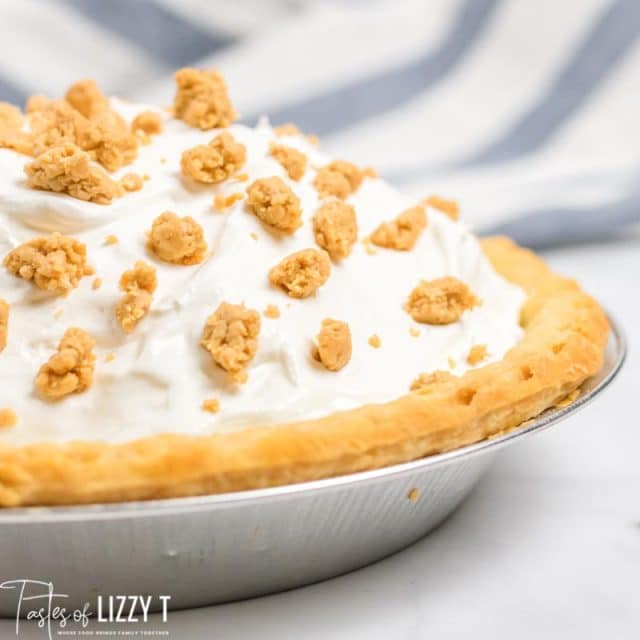 side view of a pudding pie with peanut butter crumbles