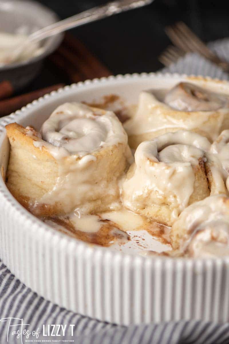 a pan of bisquick cinnamon rolls