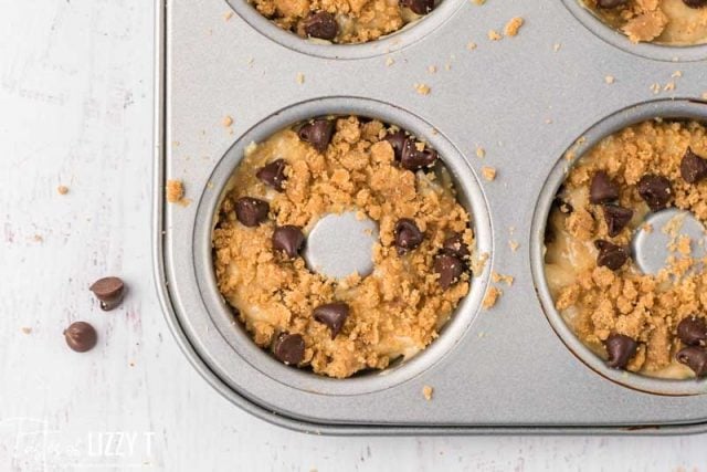 unbaked donuts in a donut pan