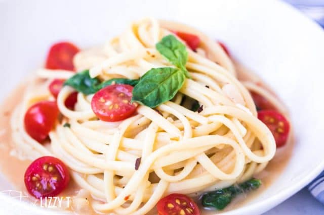 pasta with tomatoes and spinach