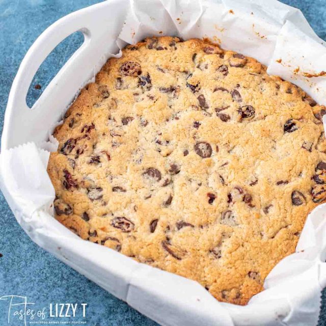 baked blondie cookie bars in an 8x8 baking pan