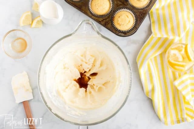 making lemon curd frosting