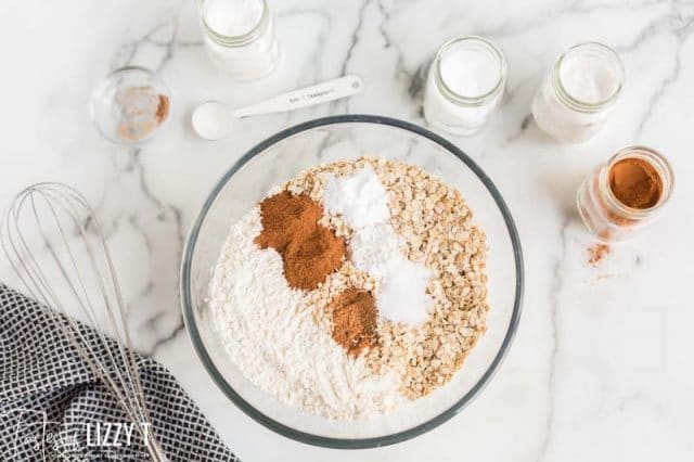 dry ingredients for oatmeal apple cookies