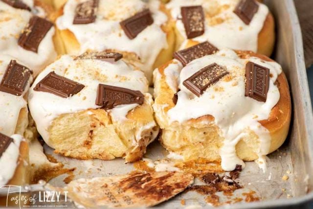 s'more sweet rolls in a pan