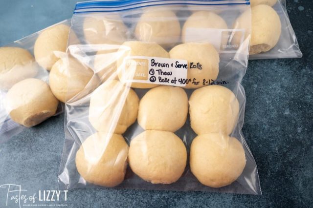 brown and serve dinner rolls in a bag