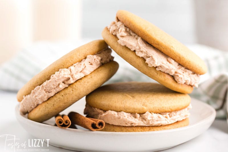 Cinnamon Buttercream Cookie Sandwiches {Soft Cinnamon Cookies}