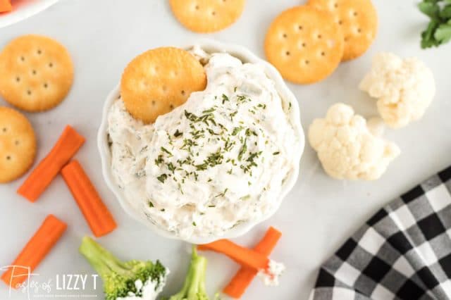 dish of cream cheese dip with crackers in it