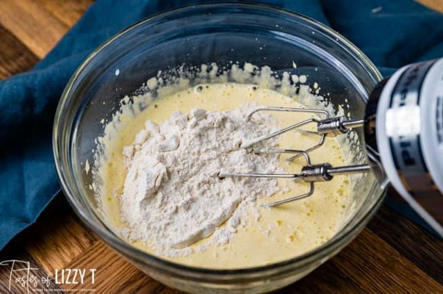 flour in sugar mixture for cake