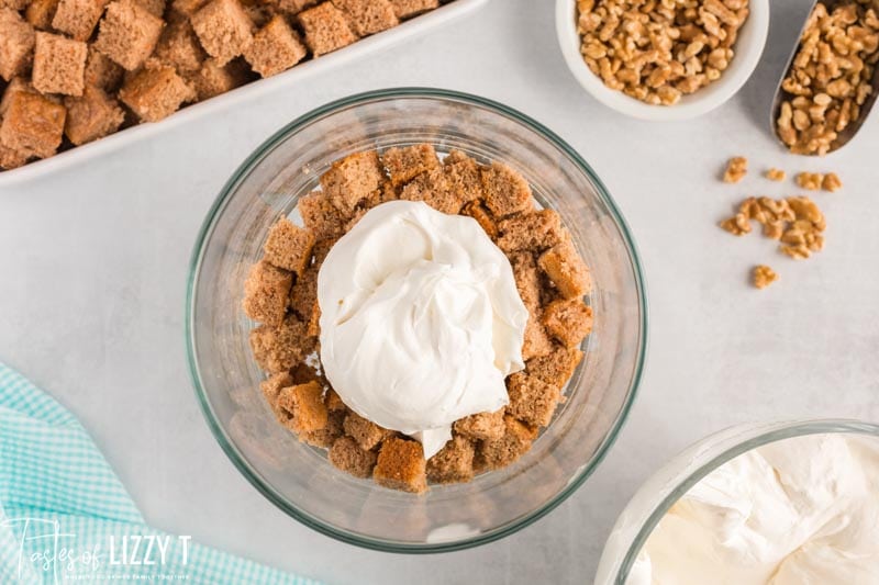 layering ingredients in a trifle dish