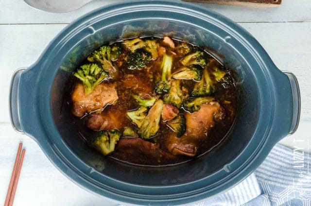 slow cooker with chicken and broccoli