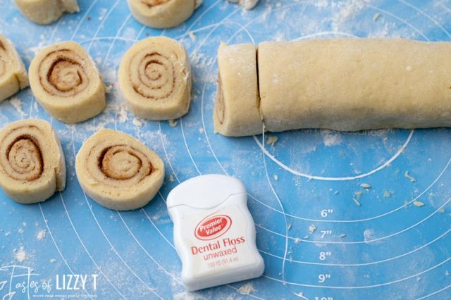 how to cut cinnamon roll cookies
