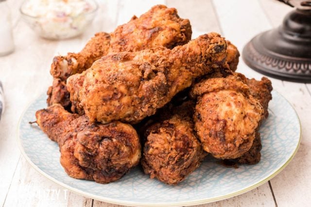 plate of chicken drumsticks