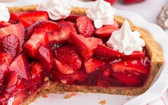 strawberry pie in a pie plate