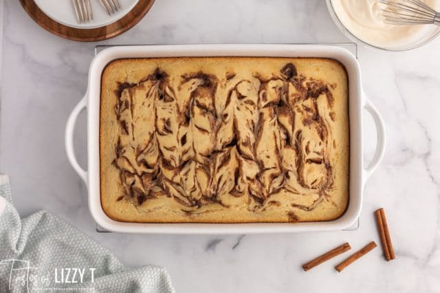 baked cinnamon roll cake