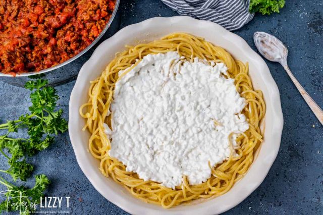 cottage cheese over spaghetti in a pie plate