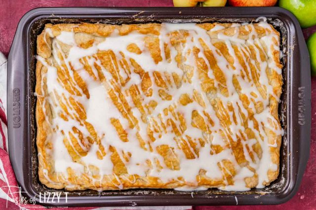 overhead view of apple slab pie