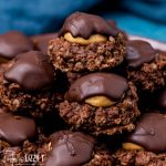 a pile of no bake cookies with peanut butter and chocolate