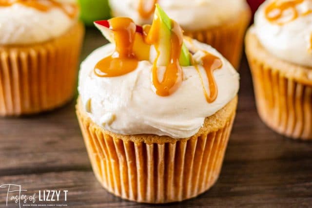 cupcakes with caramel and apples