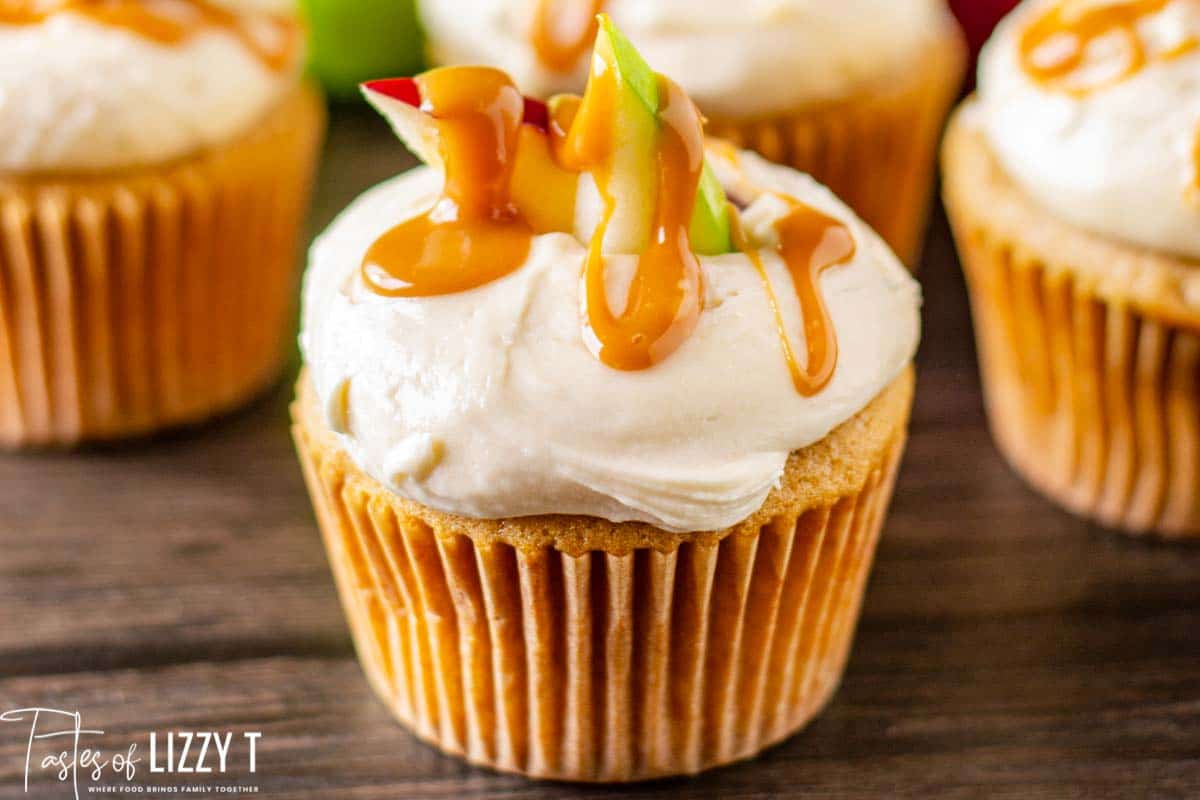 cupcakes with caramel and apples