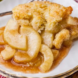 apple cobbler sitting on a plate
