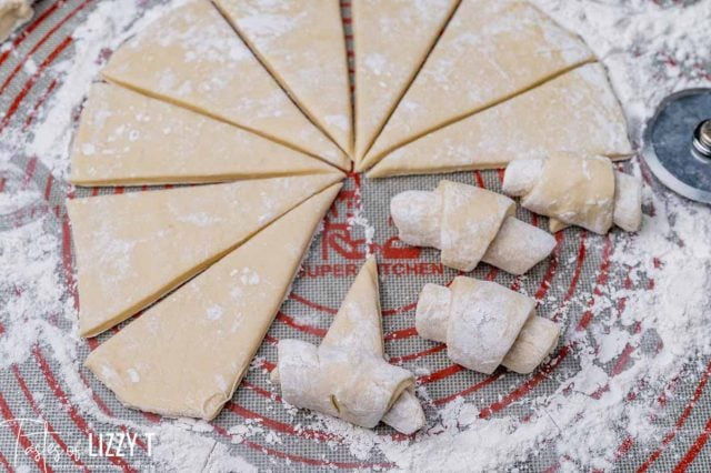 how to cut and roll butterhorn rolls