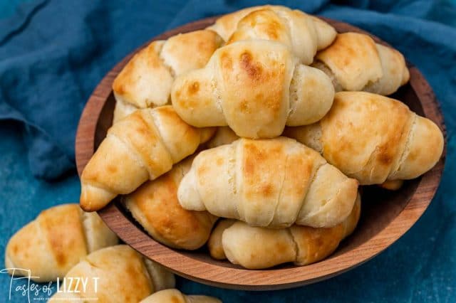 a bowl of butterhorn dinner rolls