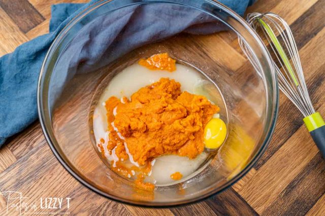 pumpkin, eggs, sugar and oil in a bowl