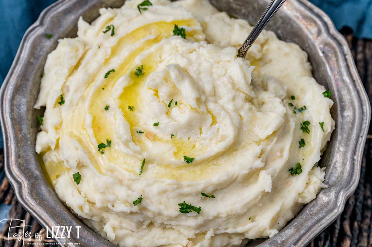 https://www.tastesoflizzyt.com/wp-content/uploads/2021/11/rich-creamy-mashed-potatoes-19.jpg