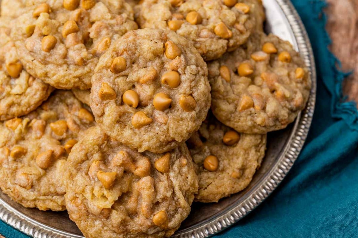 a full plate of butterscotch potato chip cookies