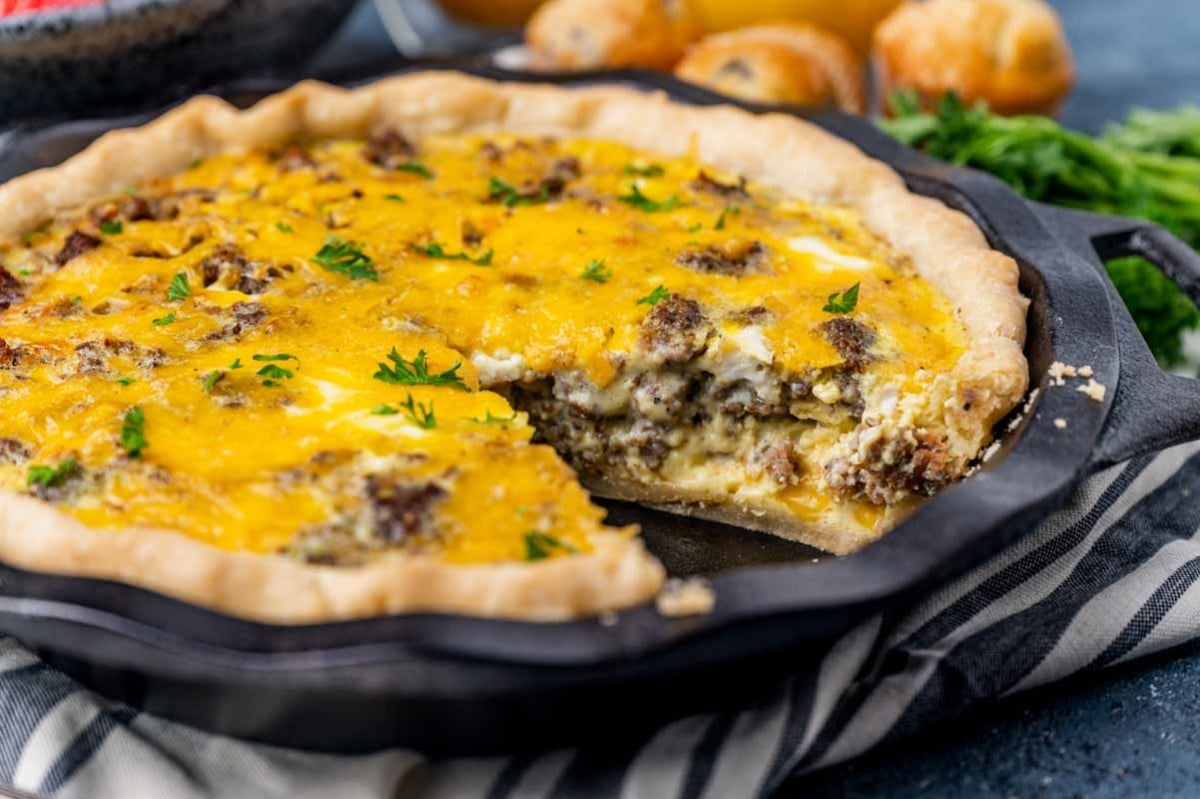 cast iron sausage breakfast pie