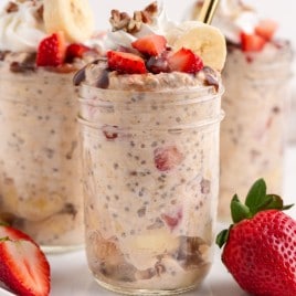 overnight oats with strawberry and bananas