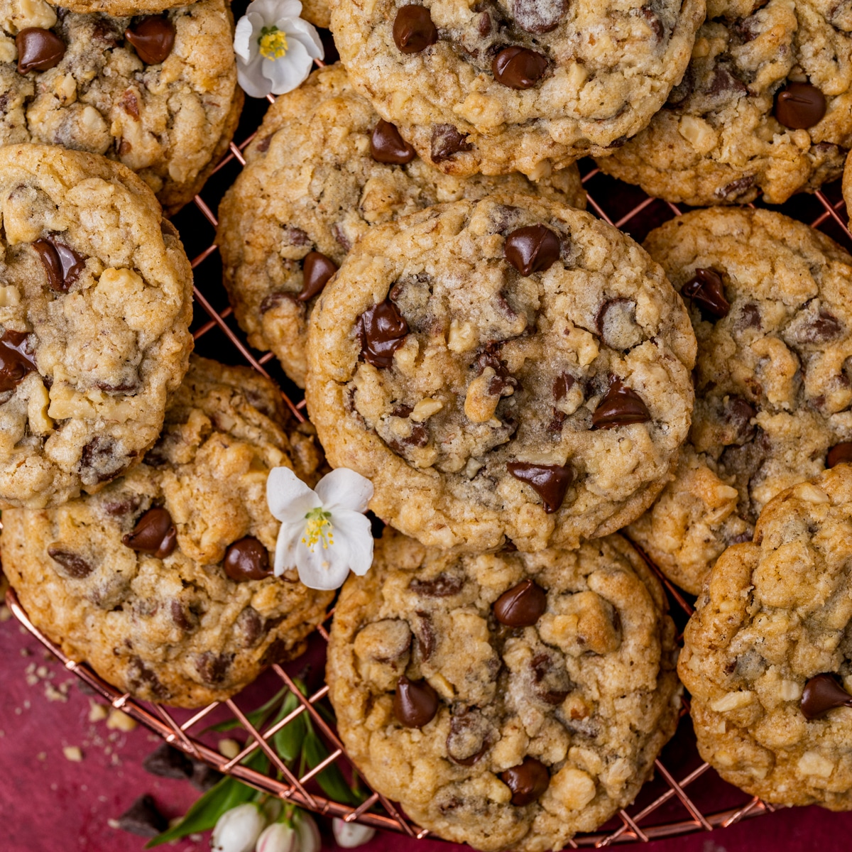 Classic Cookie Soft Baked Chocolate Chip Cookies made with Hershey's Mini  Kisses, 2 Boxes, 16 Individually Wrapped Cookies 