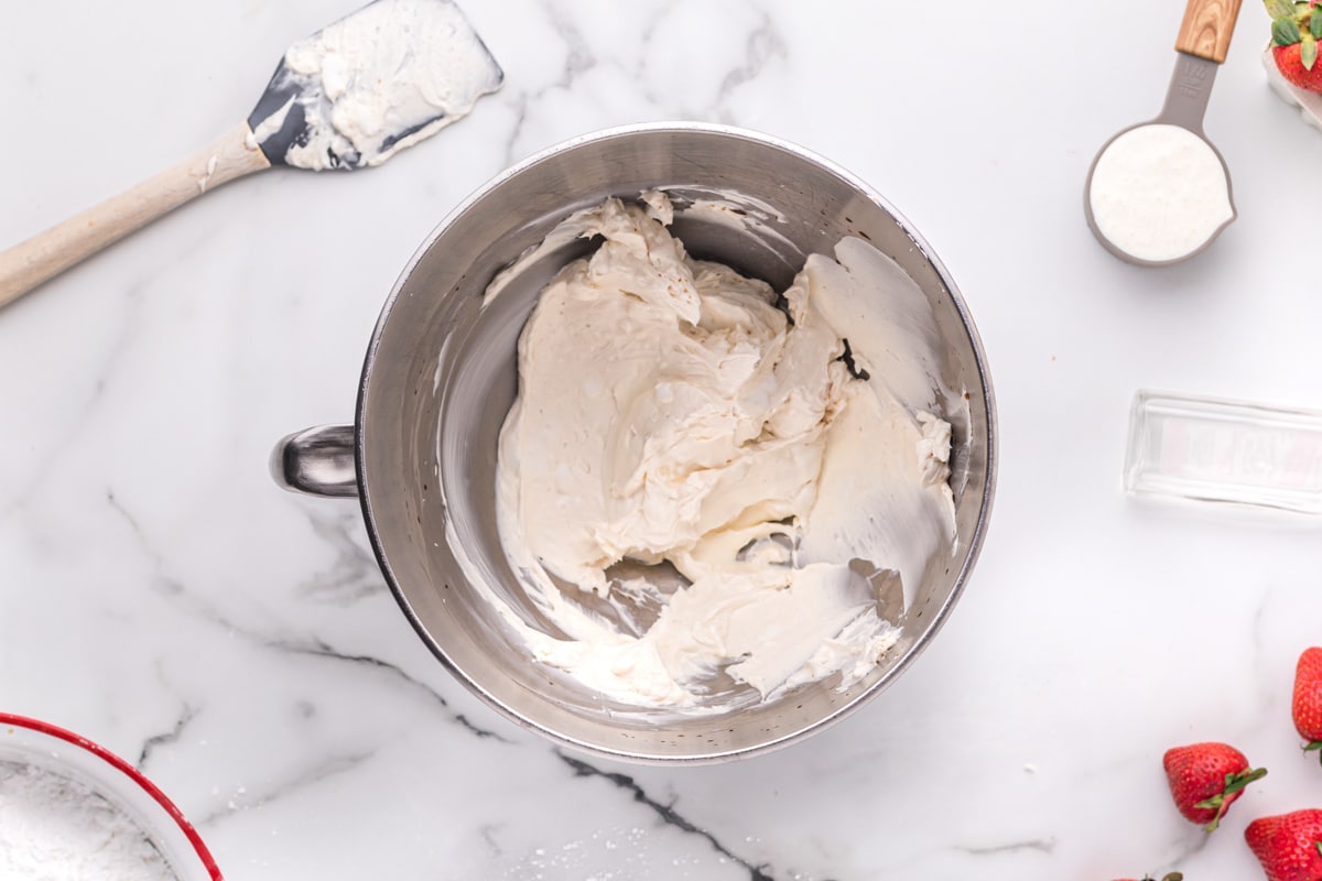 creamed shortening and cream cheese in a bow.