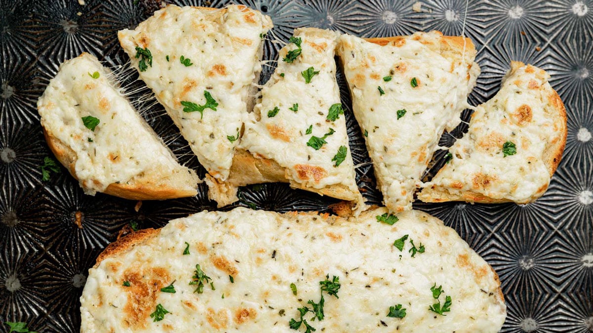The Best Cheesy Garlic Bread Tastes of Lizzy T