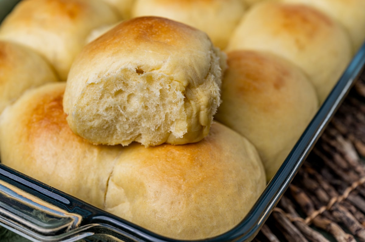 dinner rolls with golden brown top