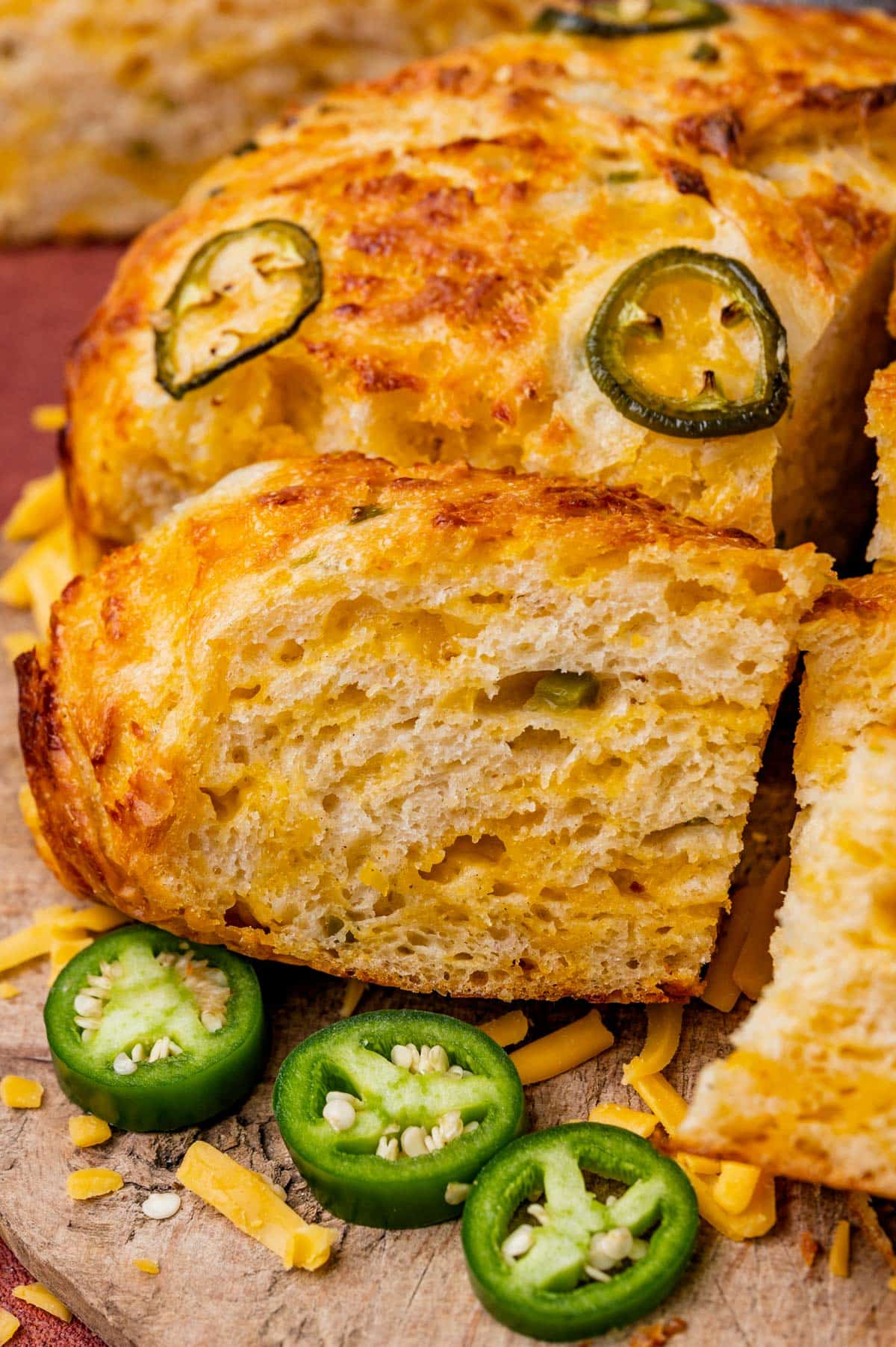 https://www.tastesoflizzyt.com/wp-content/uploads/2023/02/no-knead-jalapeno-cheddar-bread-38.jpg