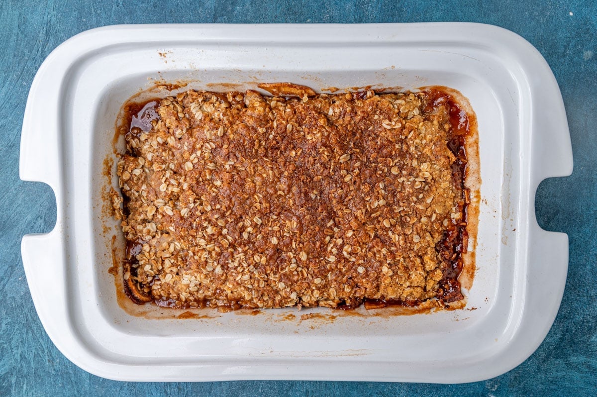 slow cooker apple crisp with oat topping