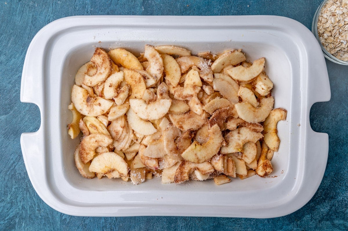 cinnamon sugar sliced apples in a slow cooker