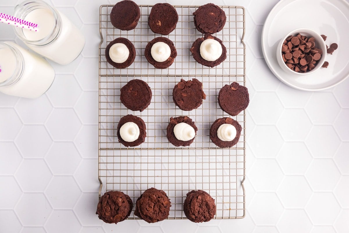 sandwich cookies with frosting dolloped in the middle