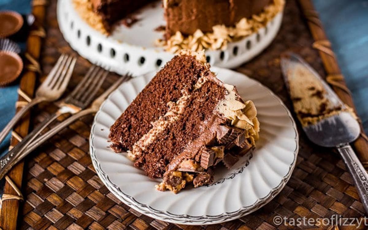 a slice of reese' cake on a plate